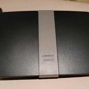 Cisco Linsksy EA4500 Dual Band Wi-Fi Wireless Router